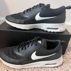 Nike air max thea fashion sneakers Women Size 7.